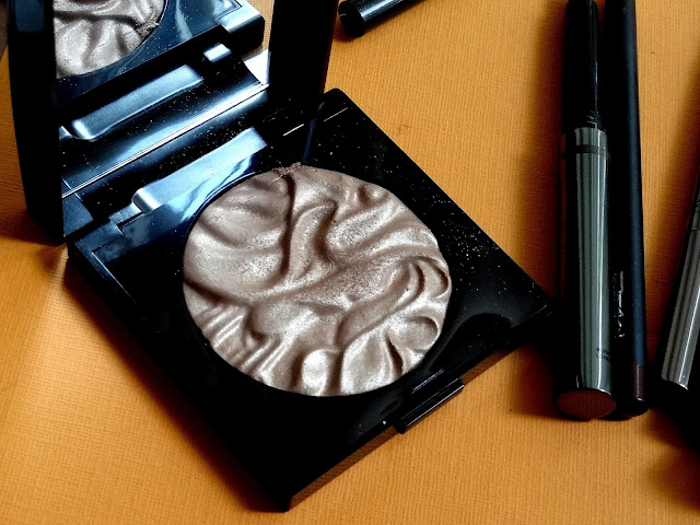 Laura Mercier Face Illuminator in Indiscretion Review, Photos, Swatches