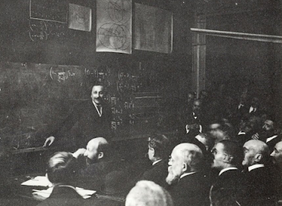 Einstein lecturing