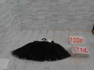 中古品　子供服　１００ｃｍ　ブラック　スカート　１１０円