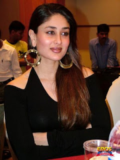 Bollywood Hot Girl Kareena Kapoor in style Pic