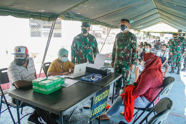Izak Pangemanan Tinjau Serbuan Vaksinasi Gelombang Kedua TNI-Polri dan Pemkot Jayapura di Waena