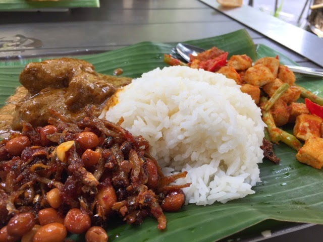 Nasi Padang @ The Chamber, Singapore Food rating: 2.5/5  ijustwantfood.com – Food Blog in 