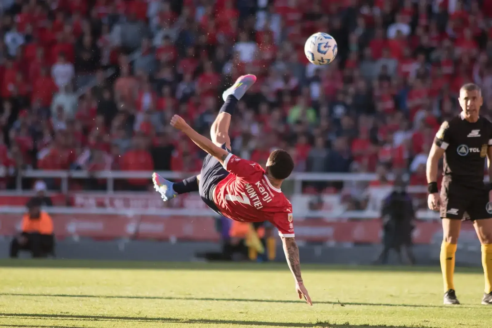 Santiago Montiel's insane bicycle kick sparks Puskás Award buzz