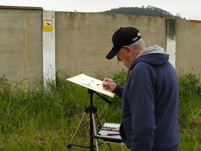 Jose Manuel Diaz pintando en San Esteban de Pravia. Grupo Ultramar Acuarelistas