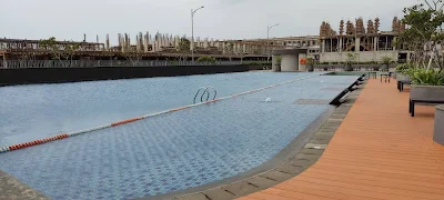 Kolam Renang di Hotel Osaka PIK 2