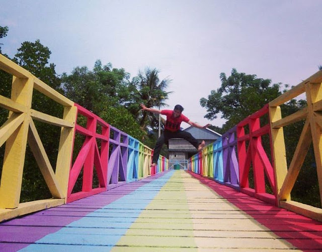 jembatan pelangi binuang polewali mandar