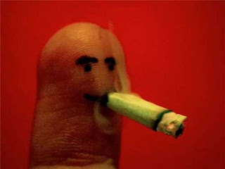 Dedo fumando