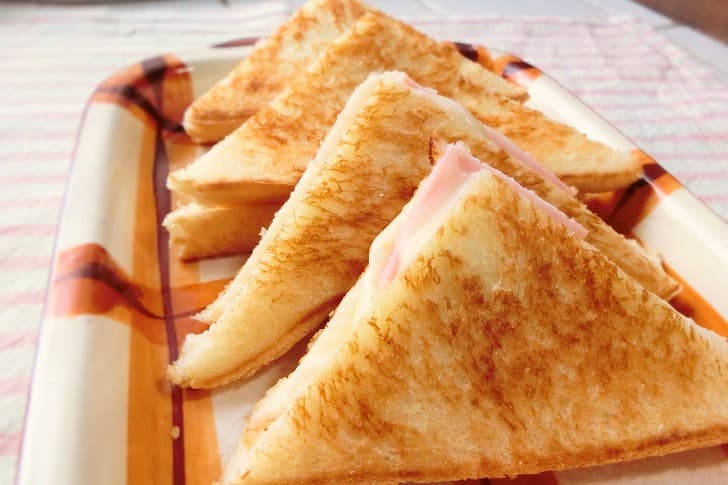 簡単 フライパンで作る基本的なハムチーズサンドのクロックムッシュ 銀木食堂のごはん日記