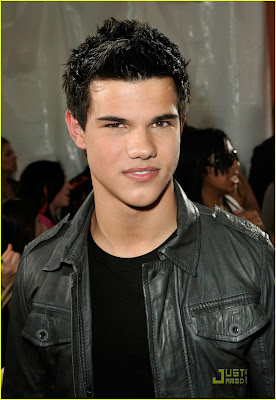 Taylor Lautner hot photo