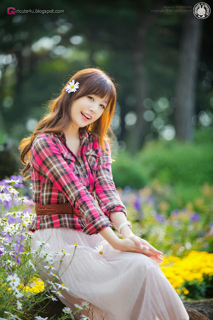 4 Hong Ji Yeon outdoor - very cute asian girl-girlcute4u.blogspot.com