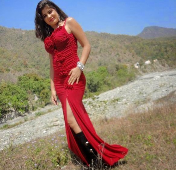 Bhojpuri-Actress-In-Red-Dress