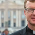 Sacerdote jesuita experto en abusos dimite de la Comisión para la Protección de Menores