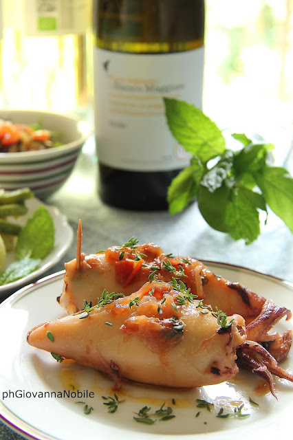 Calamari ripieni di melanzane e insalata di patate, fagiolini e cipollotti