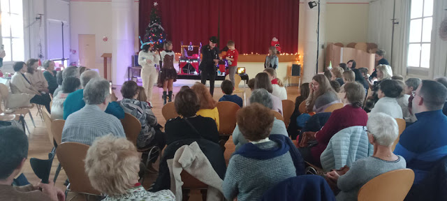 Childrens magician at a Franco-Ukrainian Christmas party, Indre et Loire, France. Photo by Loire Valley Time Travel.