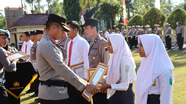 2 Pelajar SMP Mendapat Penghargaan Setelah Gagalkan Aksi Tindak Kejahatan 