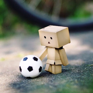 Danbo galau bermain bola