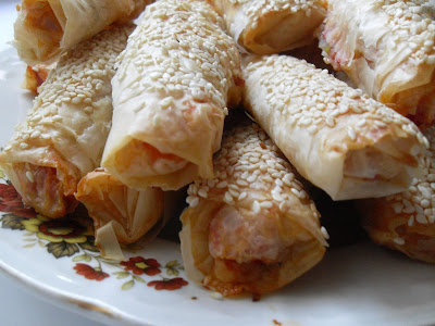 baklava yufkasindan sosisli citir borek 1