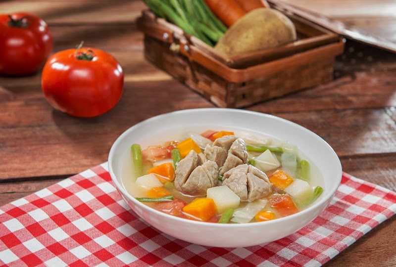  Resep warisan nusantara yang masih eksis sampai sekarang salah satunya yakni kuliner sup say Resep Sup Sayur Bakso Segar Lezat