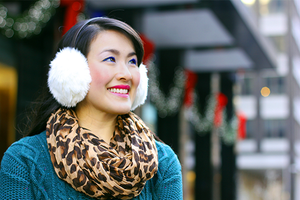 Uniqlo White Ear muffs with Leopard Scarf