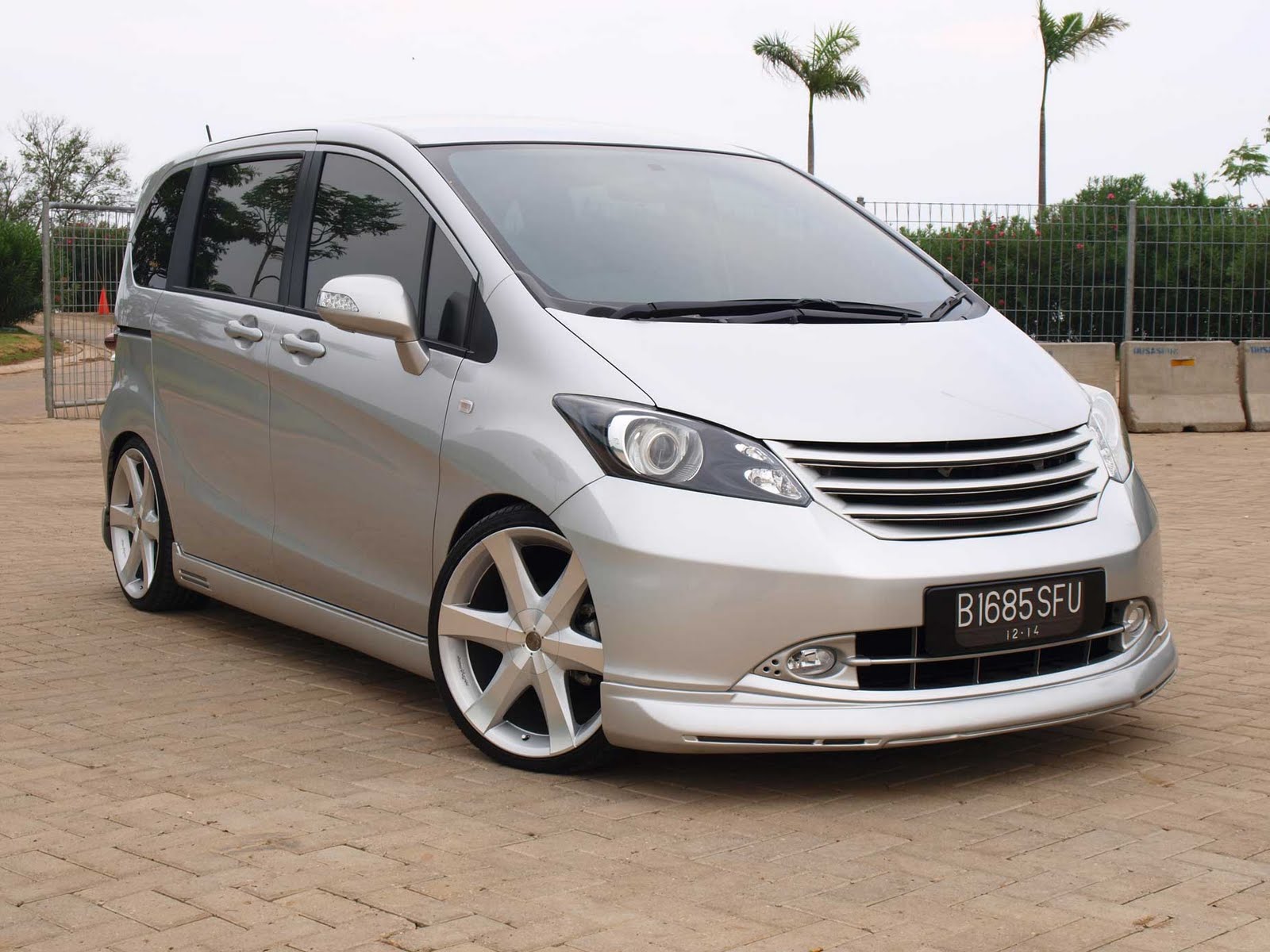 Drivers Corner BODYKITS FOR HONDA FREED