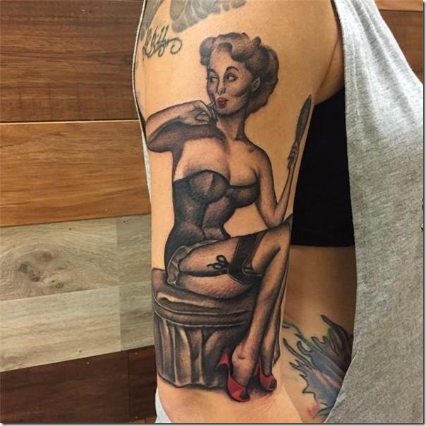 pinup-en-tonos-de-gris-en-el-brazo pinup-en-tonos-de-gris-en-el-brazo