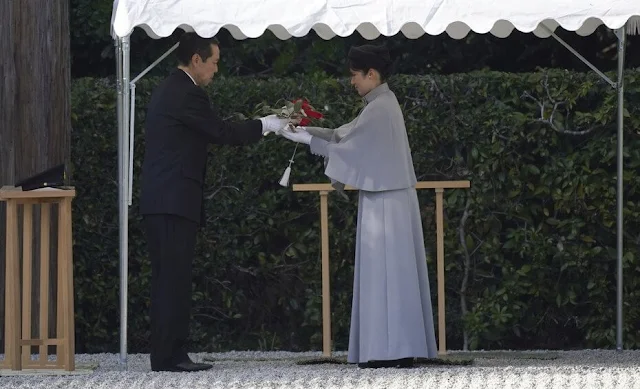 Japanese Princess Aiko arrived in Nara Prefecture  to visit the mausoleum of Emperor Jimmu