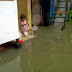 Pasca Banjir, Warga dan Petugas Kelurahan Kapuk Bersih-bersih 