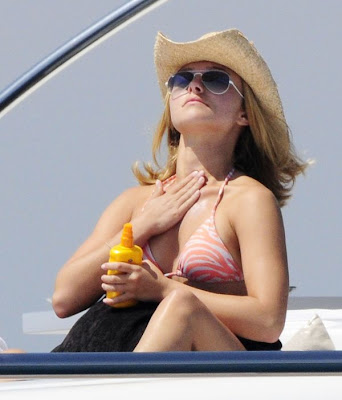 Hayden Panettiere Pictures in hot Orange BIKINI from yacht candids