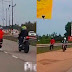 (Video) 'Uishh! Kenapa jahat sangat?!' - Biker aniaya 2 pemuda sampai terjatuh dari motosikal