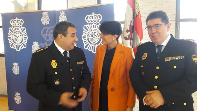 Rosa Luna (Cs) en la toma de posesión del nuevo comisario de Ponferrada