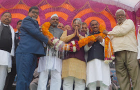 बसपा को झटका, अहमद संग हजारों कार्यकर्ता सपा में शामिल