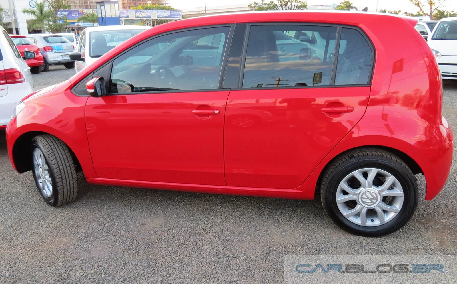 Volkswagen up! High up! vermelho