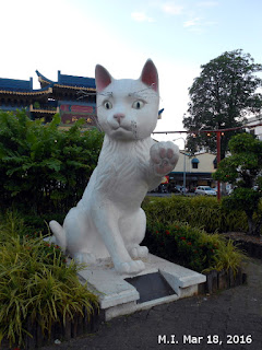 Big White Cat Statue at Jalan Padungan Kuching Sarawak (March 18, 2016)