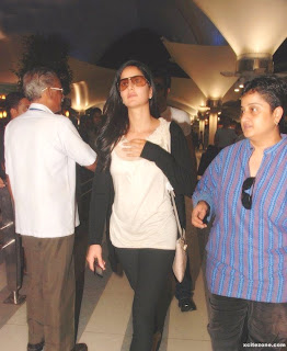 Katrina ,Ranbir & Arjun return from Rajneethi Dubai