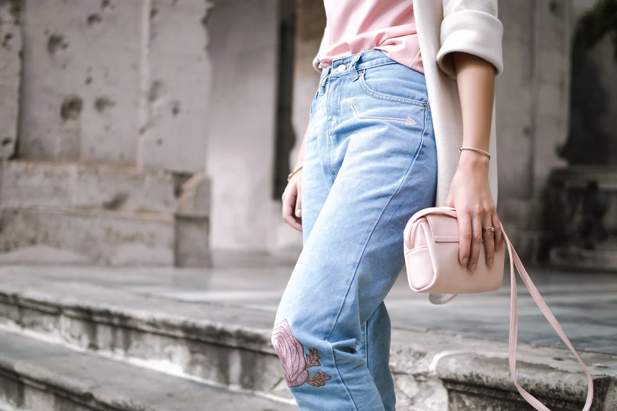 a photo of an unundentified woman in a stylish pastel outfit with jeans for spring