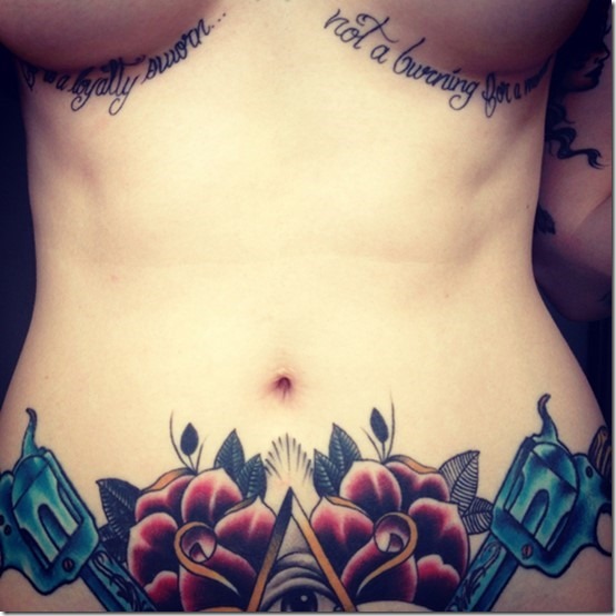 guns_and_roses_ventre_tatouage