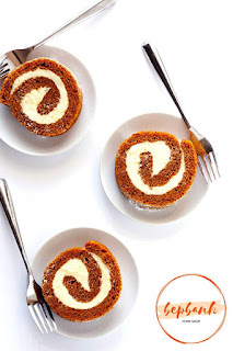 Bánh cuộn bí ngô - Pumpkin Roll Cake 4