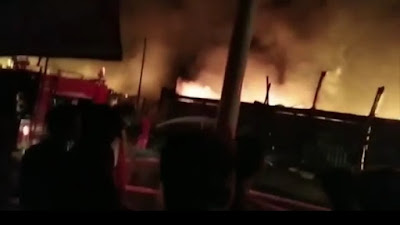 Pasar Tabing Dilalap Si Jago Merah , Sepuluh Petak Ludes Terbakar