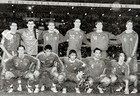 Selección de  ESPAÑA - Temporada 2005-06 - Antonio López, Casillas, Rubén Baraja, Pablo, Xabi Alonso, Fernando Torres; Michel Salgado, Vicente, Raúl, Xavi y Puyol - ESLOVAQUIA 1 (Holosko), ESPAÑA 1 (David Villa) - 16/11/2005 - Mundial de Alemania 2006, eliminatoria de clasificación, partido de vuelta - Brastislava (Eslovaquia), estadio Tehelne Pole - Alineación: Casillas; Michel Salgado, Pablo Ibáñez, Puyol, Antonio López; Rubén Baraja, Xabi Alonso, Xavi (Sergio Ramos, 74'), Vicente; Raúl (Morientes, 65') y Fernando Torres (Villa, 61')