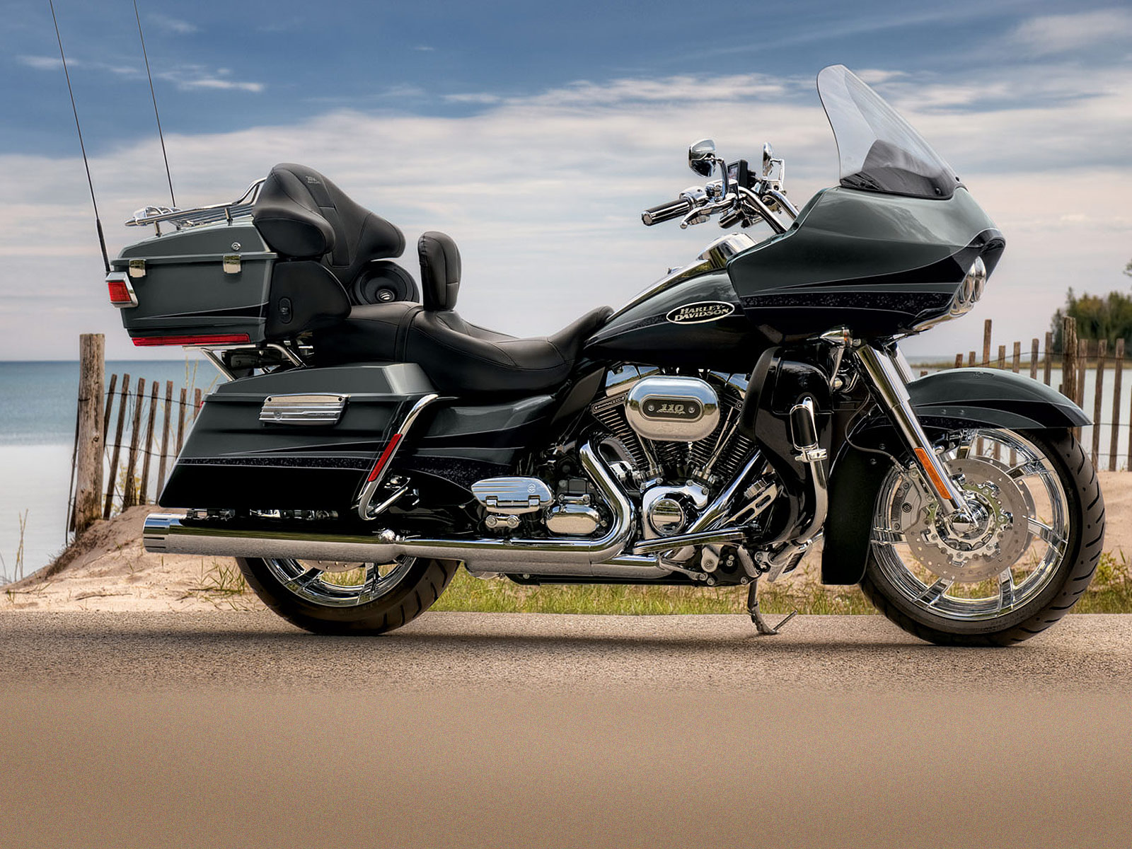 harley davidson eagle wallpaper 2011 Harley-Davidson CVO Road Glide Ultra Wallpaper