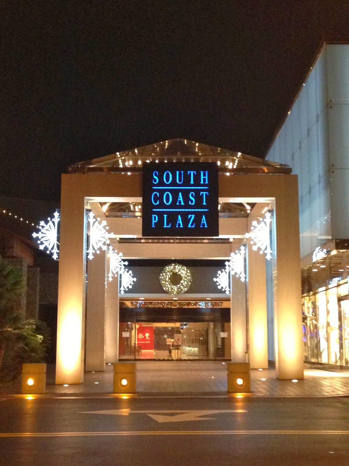 The High Heeled Brunette: Holiday Time at South Coast Plaza