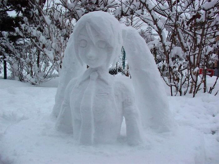 Mesmerizing Pictures Show How Heavy Snowfall In Japan Made People Creative