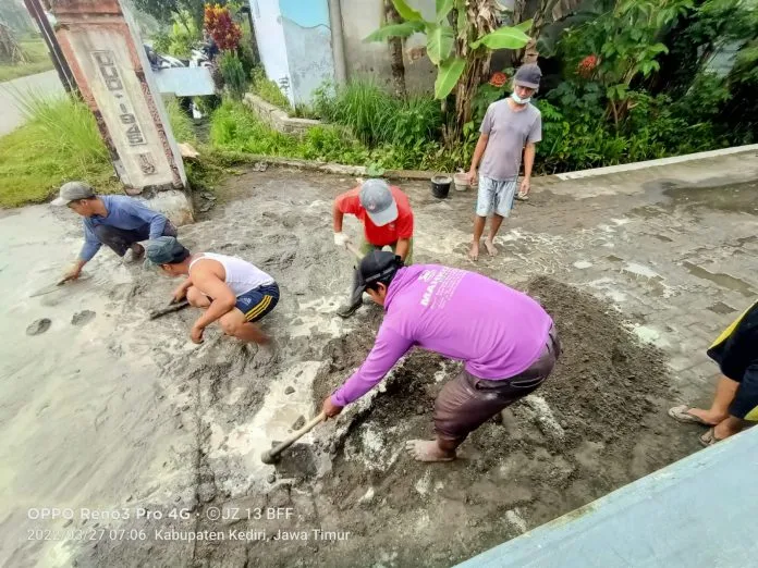 LDII Desa Keling Kerja Bakti Perbaiki Jalan Penghubung