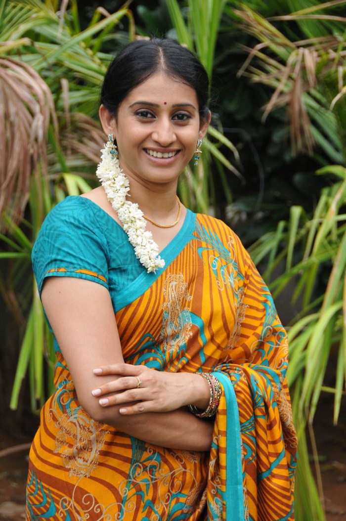 Telugu TV Serial Actress Meena In Yellow Saree Picture ...