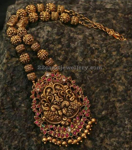 Nakshi Balls Set with Kundan Pendant