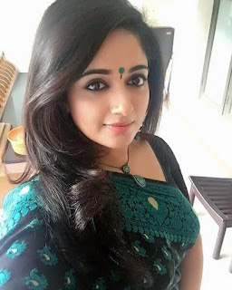 Kavya Madhavan cute selfie picture