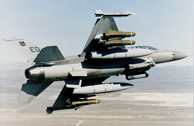 Rudal AGM-65K2 MAVERIC Pada Pesawat Tempur F-16 AS