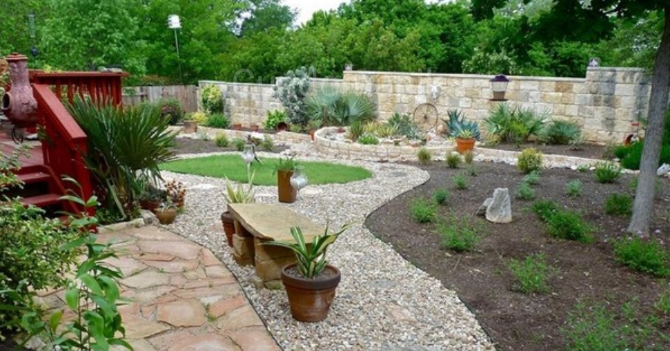 LANDSCAPING IDEAS FOR BACKYARDS