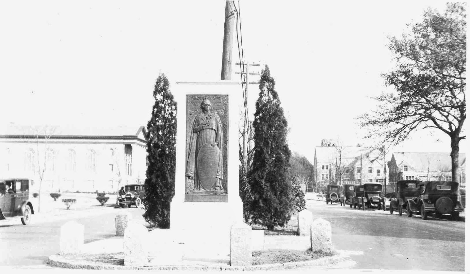 http://www.capefearmuseum.com/collections/world-war-i-memorial-february-1-1926/