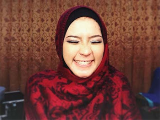 Nadira Octova Pakai Hijab Merah